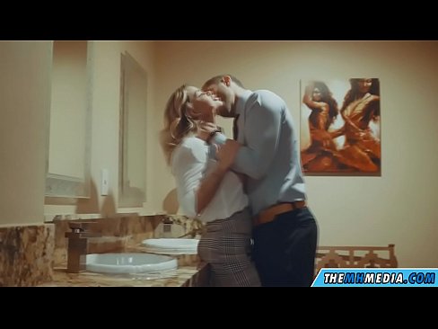 ❤️ Nigbati bilondi ti oyan ba tan ọ ni yara isinmi ti gbogbo eniyan ❤  Ibalopo